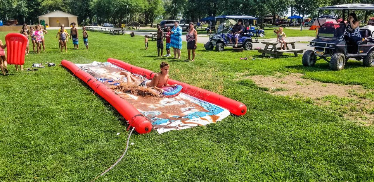 Готель Sandusky Koa Holiday Campground Екстер'єр фото