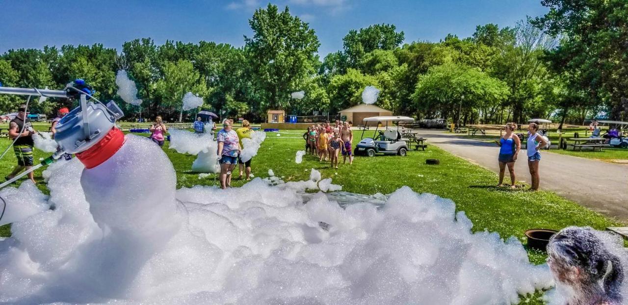 Готель Sandusky Koa Holiday Campground Екстер'єр фото