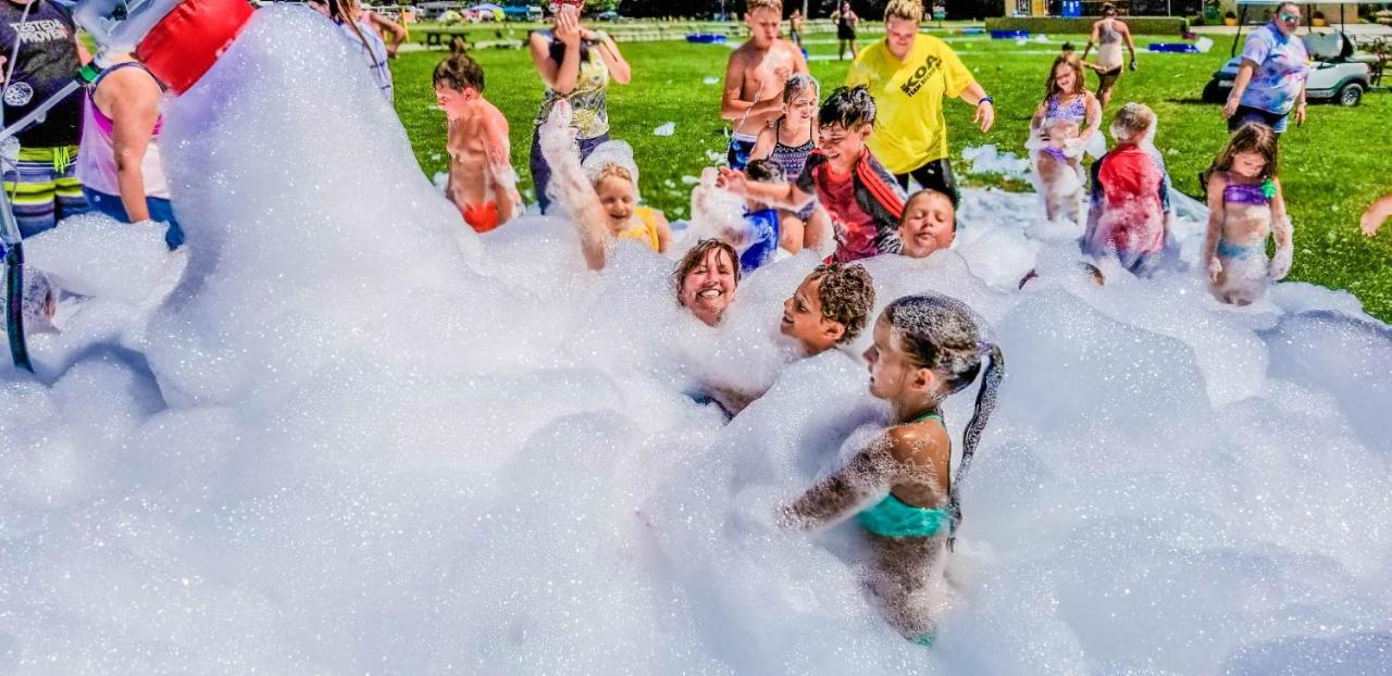 Готель Sandusky Koa Holiday Campground Екстер'єр фото