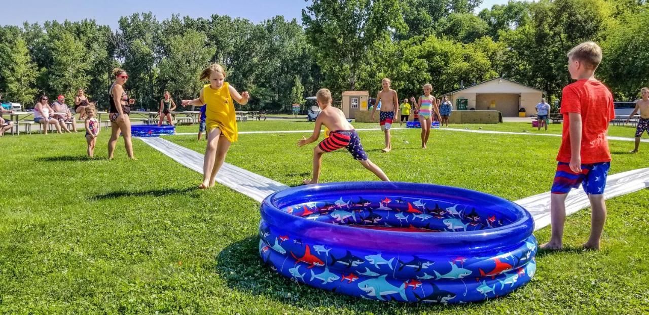 Готель Sandusky Koa Holiday Campground Екстер'єр фото