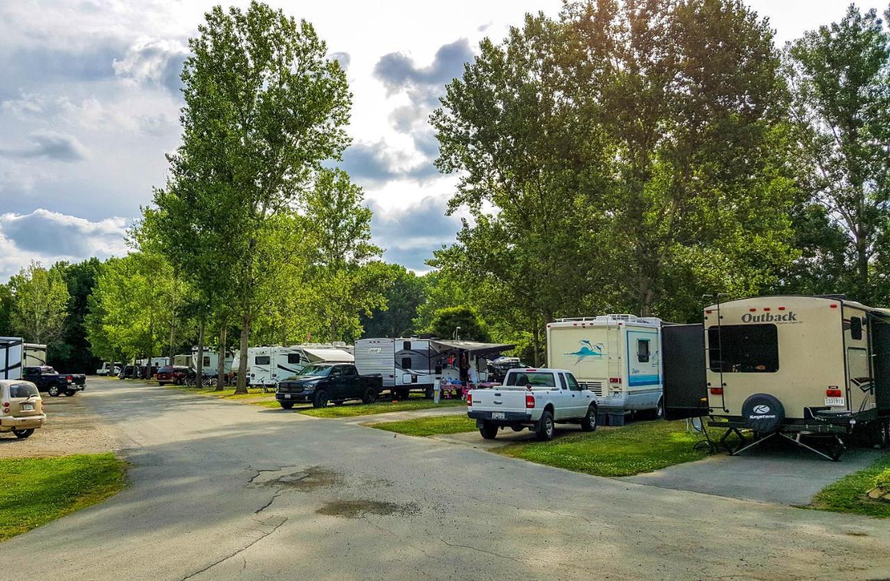 Готель Sandusky Koa Holiday Campground Екстер'єр фото